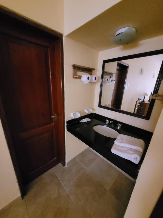 Hotel Portico Norte Tartagal Bagian luar foto